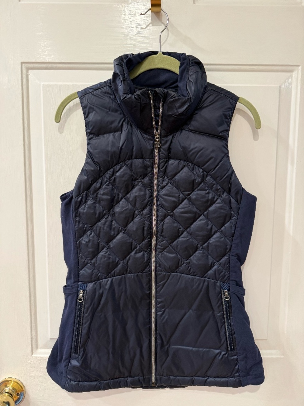 Navy blue Lululemon women's lightweight puffer vest - size 6